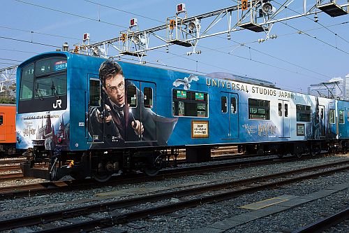 大阪府のJRゆめ咲線で「ハリー・ポッター」ラッピング列車の運行開始