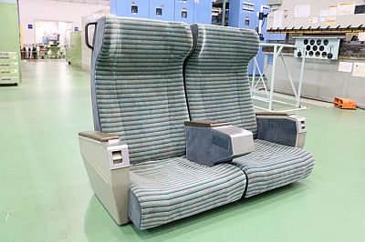 JR東海鉄道倶楽部」通販サイトOPEN! 新幹線700系の座席に乗務員用時計