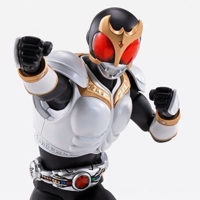 仮面ライダークウガ』五代雄介が初めて変身したグローイングフォームが