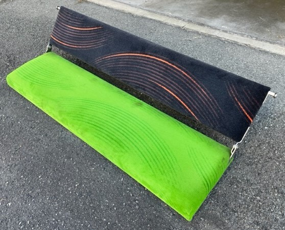 京阪5000系電車の鉄道部品がオークションに！ 格納式座席やラッシュ用