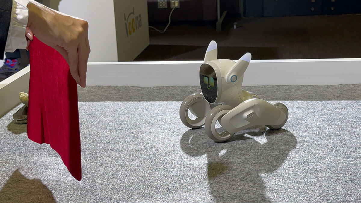 アンカーが投入するペットロボット「Loona Blue」ってなんだ? 実際に見