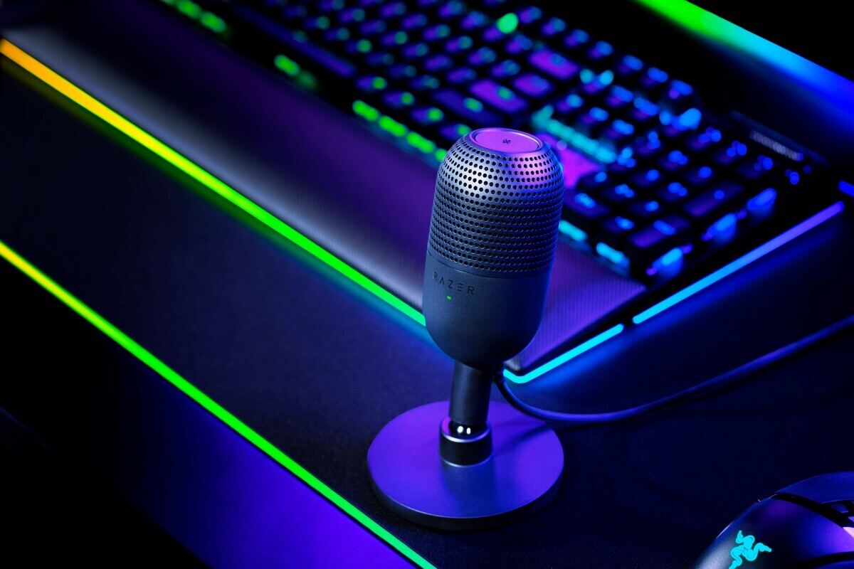 Razer、ゲームプレイに連動して色が変わるUSBマイク「Seiren V3 Chroma