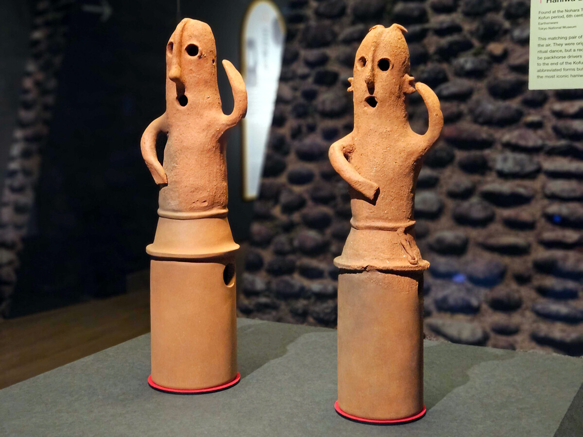 挂甲の武人、踊る人々…“ハニワ界のスター”たちが空前規模で大集結