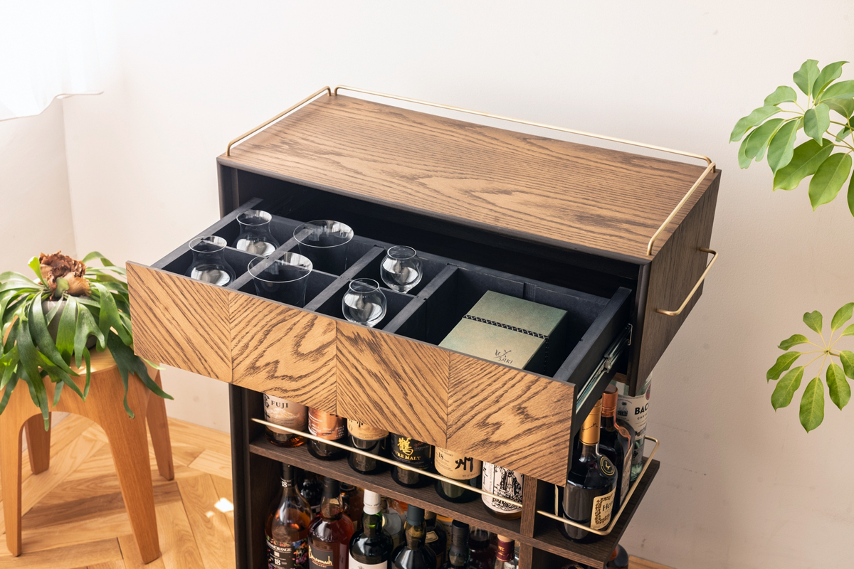 自宅に本格的なウイスキーサロンを - 最大42本のボトル収納ワゴンが