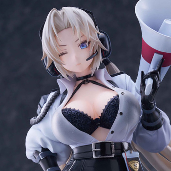 アプリゲーム『アズールレーン』より、鉄血KAN-SENの「エルベ」が両手