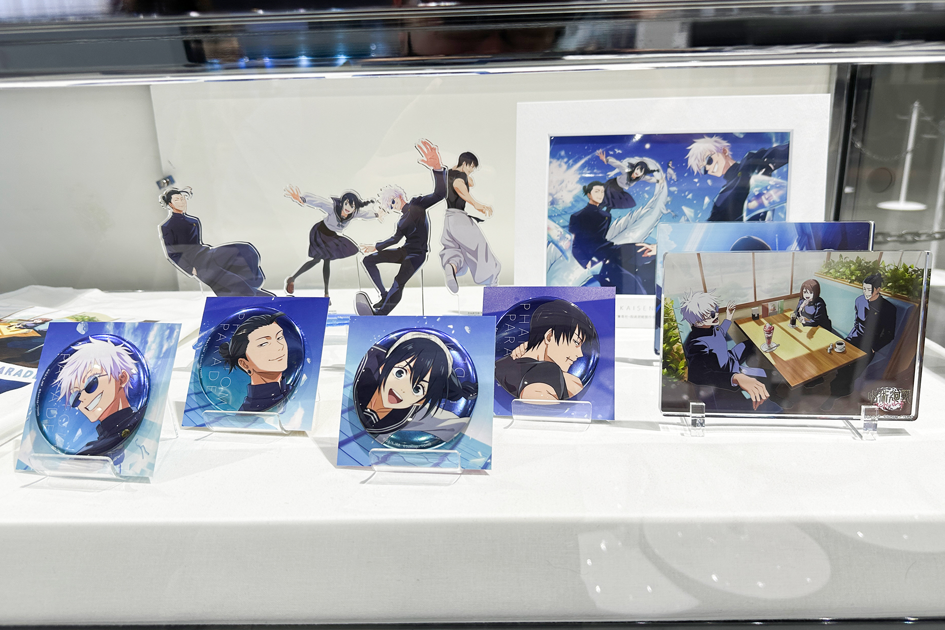 学生服の五条・夏油が特大パネルで登場。スマホ向けRPG『呪術廻戦