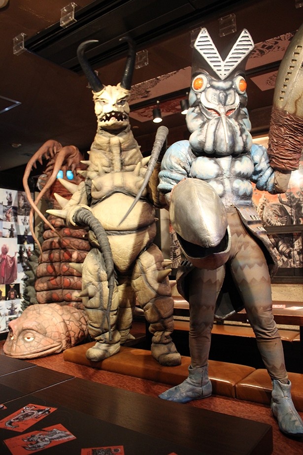 画像4 / 20＞バルタン星人が店長!?“怪獣酒場”がリニューアル