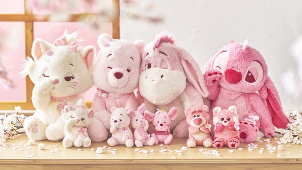 春の陽気で“うとうと”するプーさんたちがかわいい！桜モチーフの