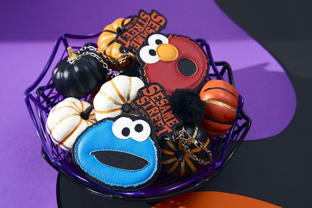 黒猫になったエルモがかわいすぎる！「セサミストリートマーケット