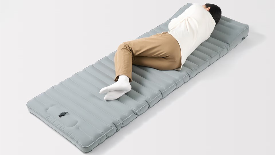 万が一に備えたい、無印良品「空気でできたマットレス」。ポンプ内蔵で