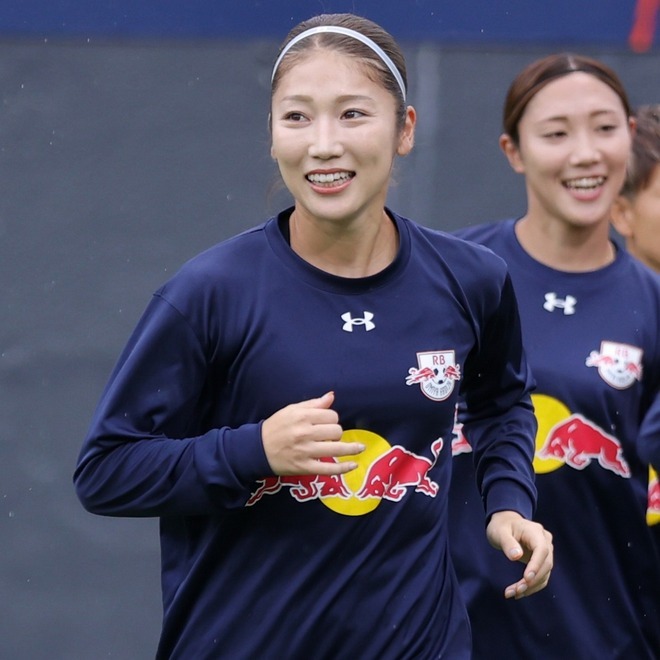 WEリーガー仲田歩夢「驚きのすっぴん」。寝起き→完璧メイクに反響