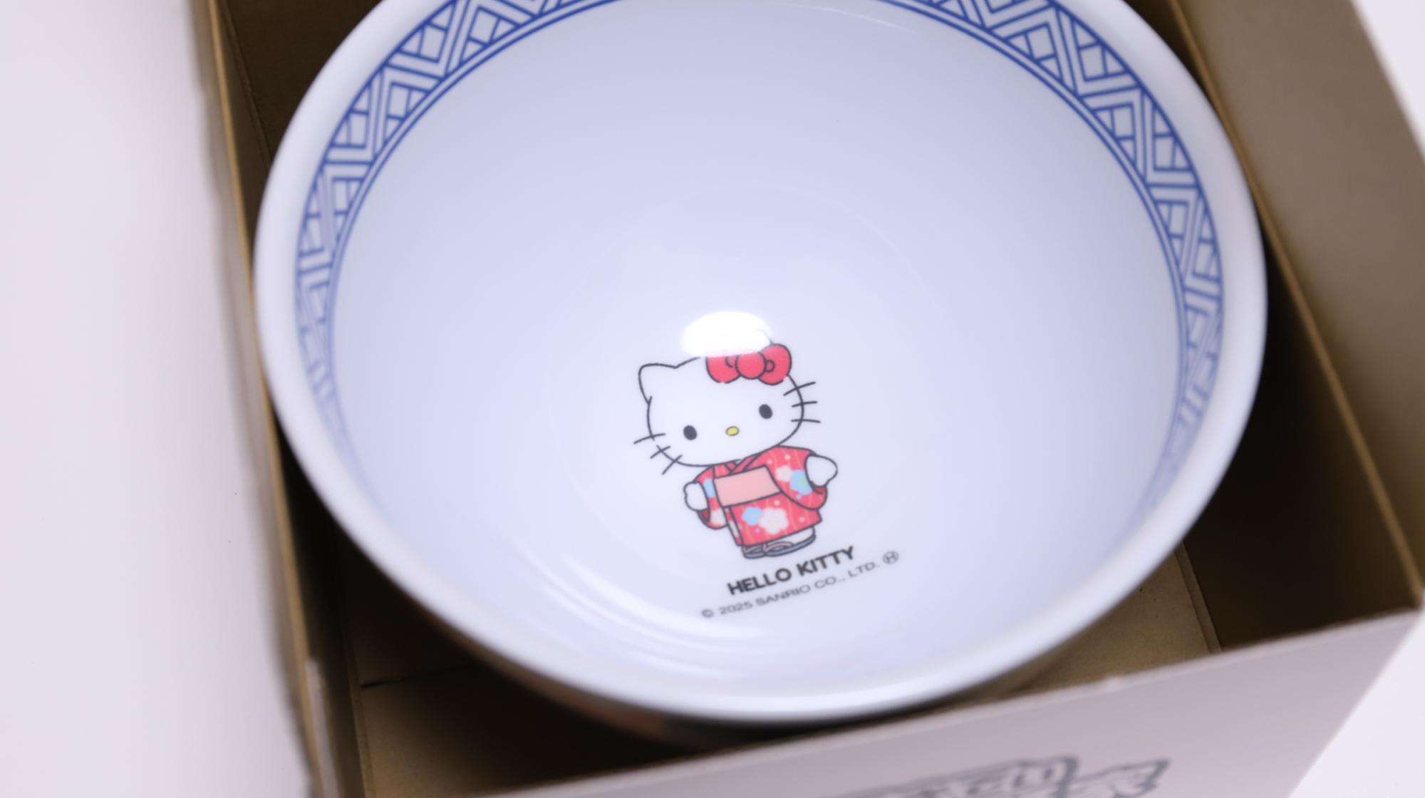 ハローキティ】初日で完売！人気のハローキティの丼付き吉野家牛丼