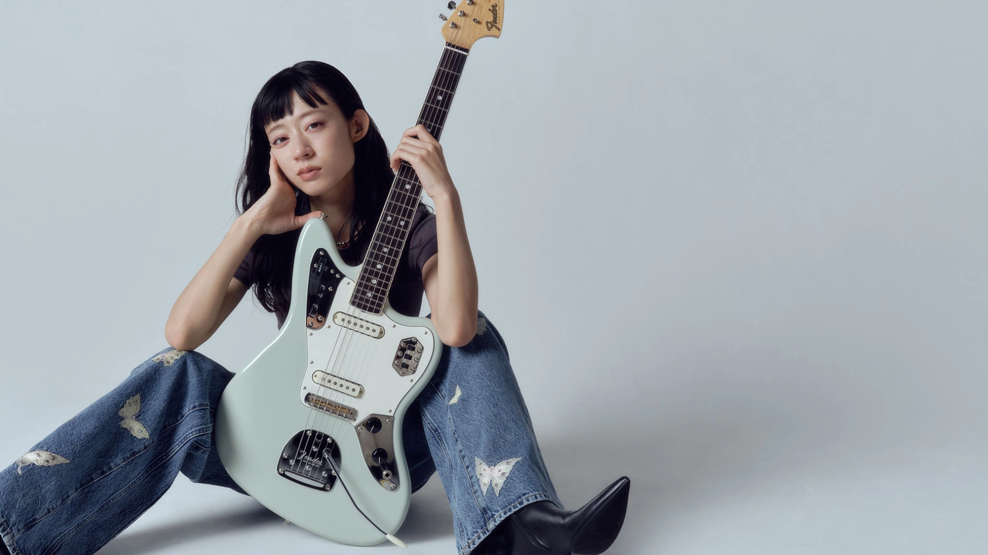 Hitsujibungaku's Moeka Shiotsuka's Signature Guitar Debuts from