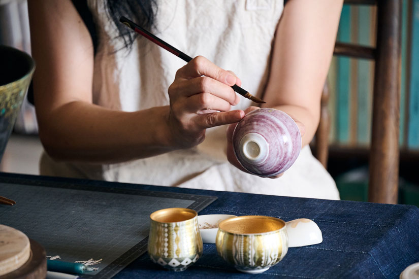 金銀彩で文化の美しい心象風景を器に宿す高橋朋子さん／千葉県八街市