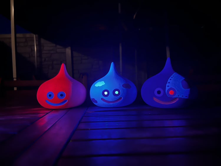 光るスライムが暗闇でジッと見つめています…！】この秋限定！冒険者の