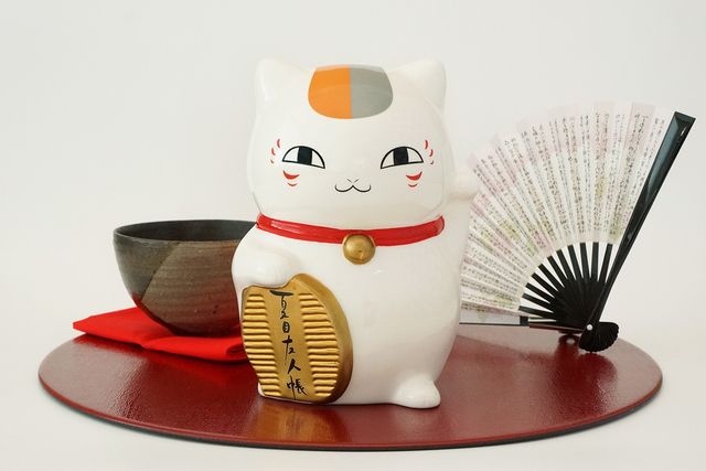 ニャンコ先生が招き猫になっちゃった！『夏目友人帳』瀬戸焼きの貯金箱