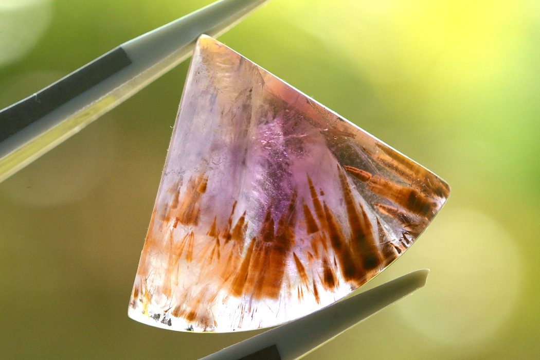 カコクセナイト in アメジスト【9】ルース・カボション（20×23mm）