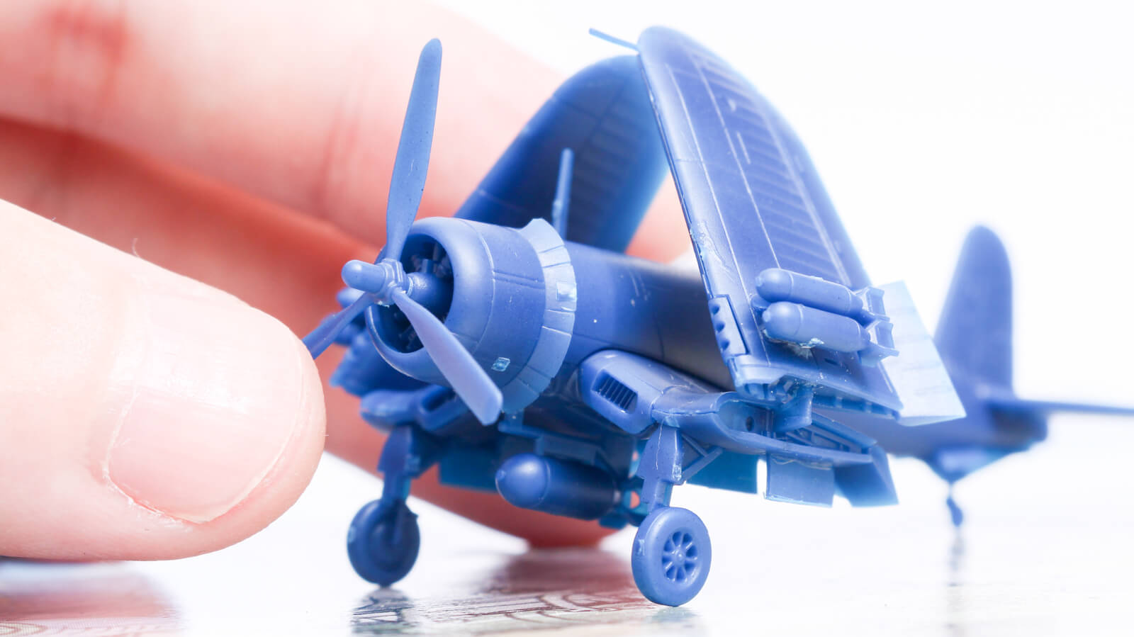 精密さのその先へ飛び立つプラモ／AFVクラブの小さなコルセア