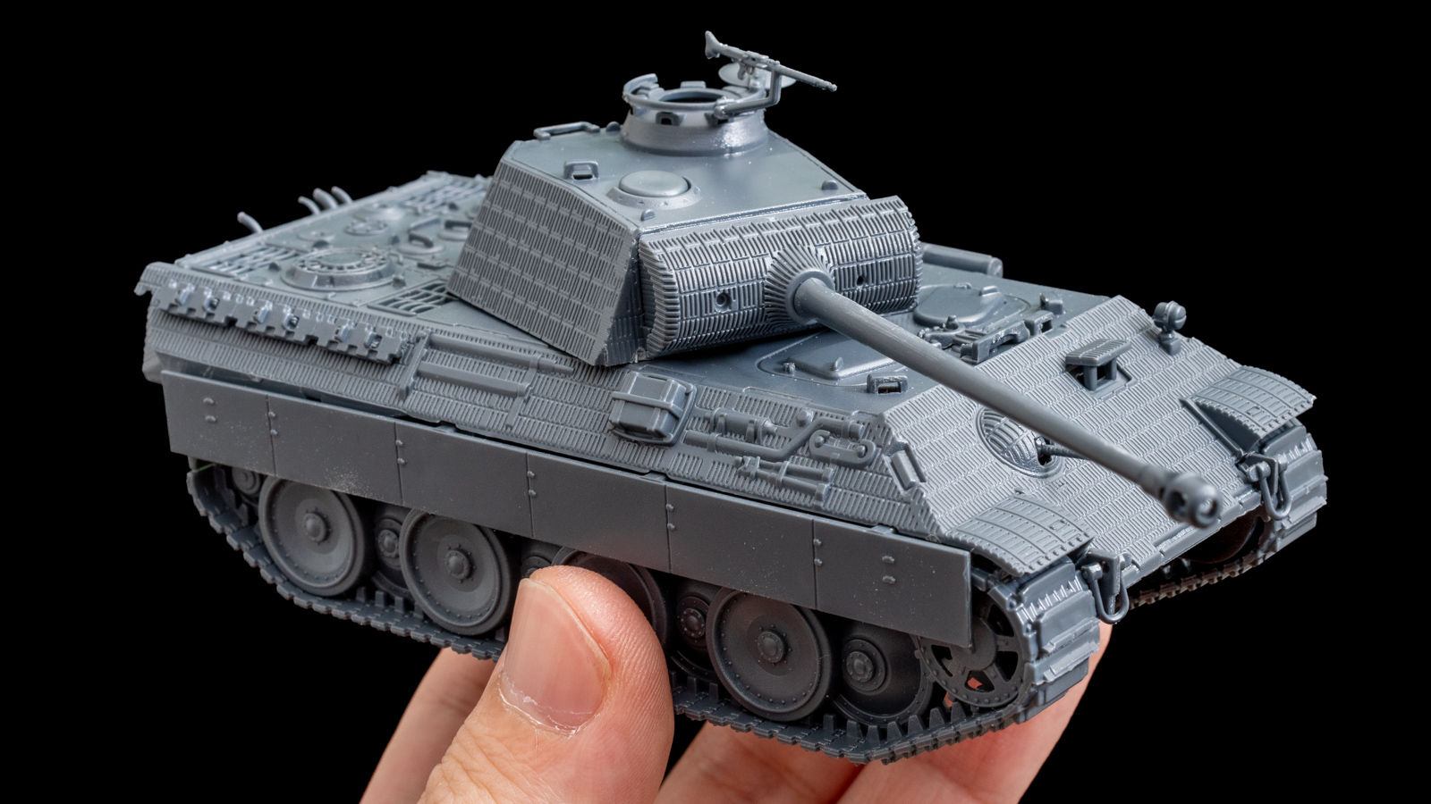 イタレリの1/56パンターは「手頃なサイズと快適な組み味」のグッド