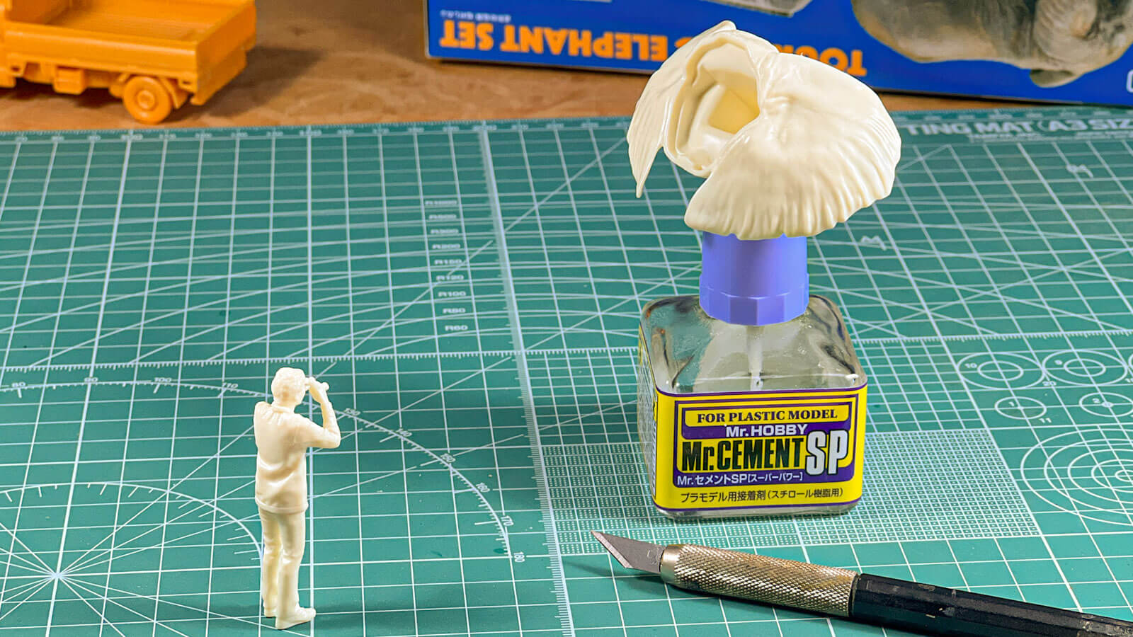 象に化かされる／ARTPLA「アフリカゾウと観光客セット」 | nippper