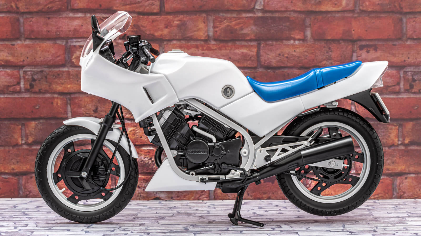 ハセガワのバイク模型に変化アリ。／刺し身でも煮付けでもイケるHONDA