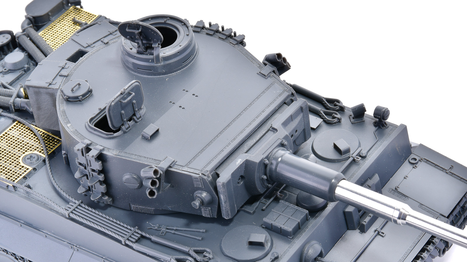 簡単組み立て」と「セレクトされた金属パーツのリッチ感」で大満足