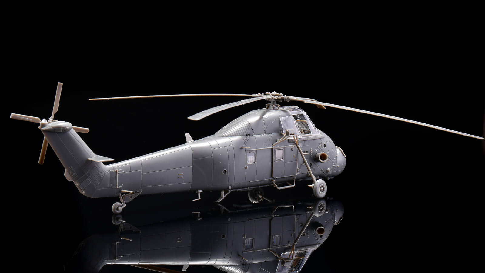 レビュー】塗らなくても映える、組むだけで惚れる／「エアフィックス 1