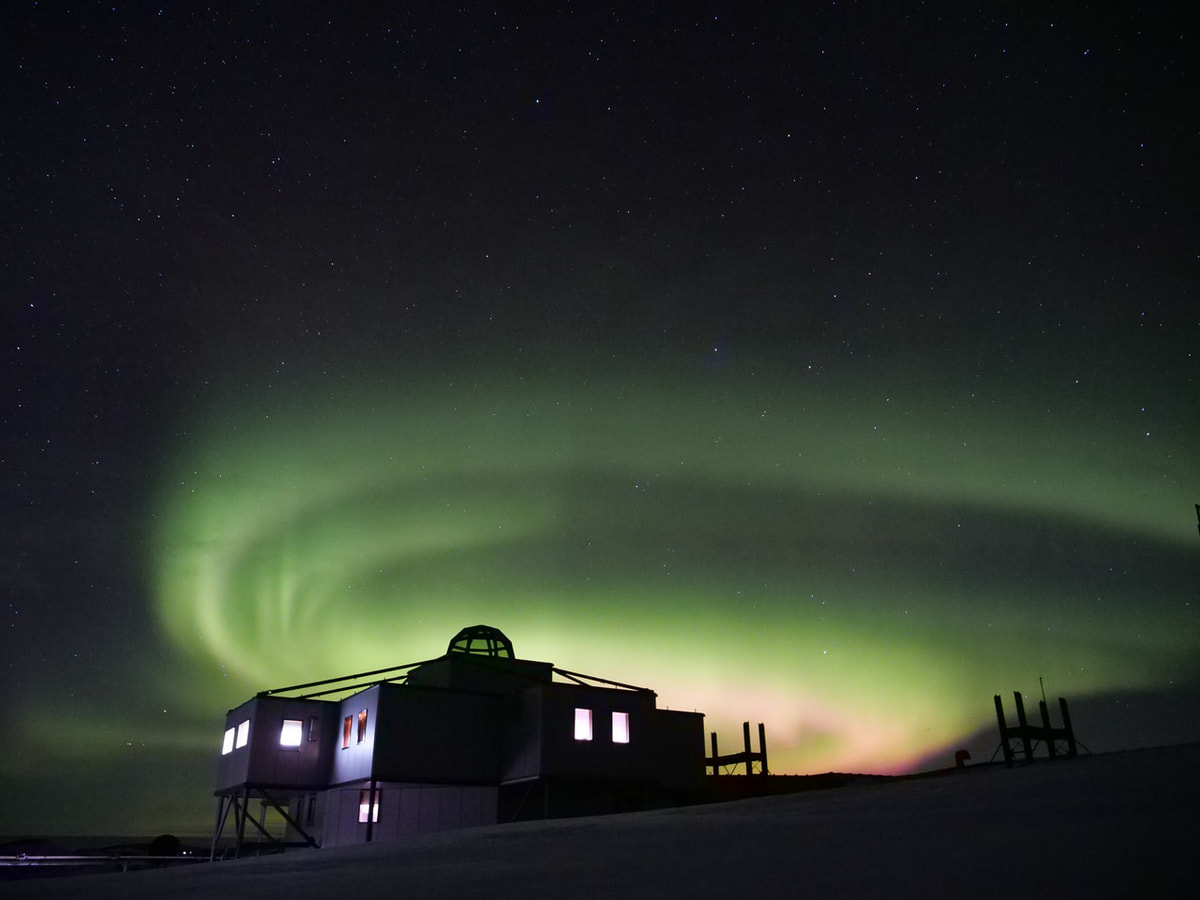渦巻くオーロラ - 観測隊ブログ