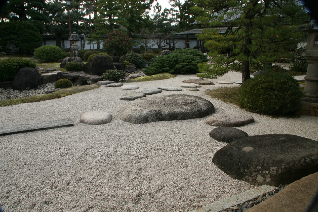 出雲流庭園 飛び石の特徴とは？ - 外構/庭/エクステリア「お庭の暮らし