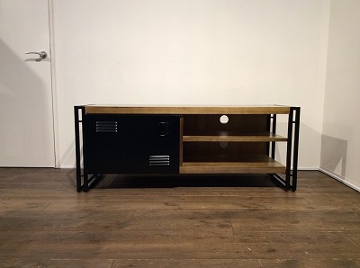 ブルックリンやインダストリアル系インテリアを感じるTVボード