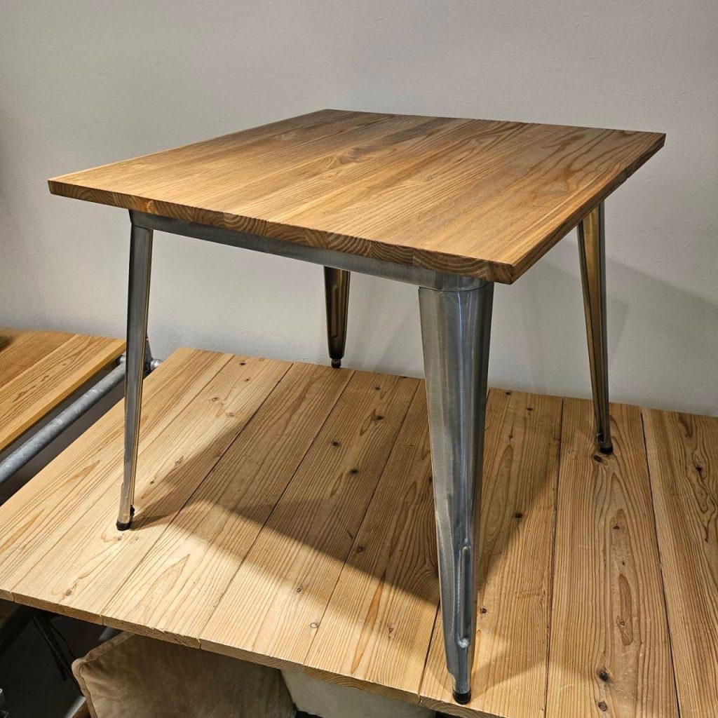 ダイニングテーブルご紹介】 - スタッフブログ