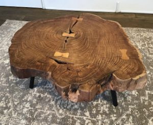 切り株の個性豊かな天板が魅力的なコーヒーテーブル】 - スタッフブログ