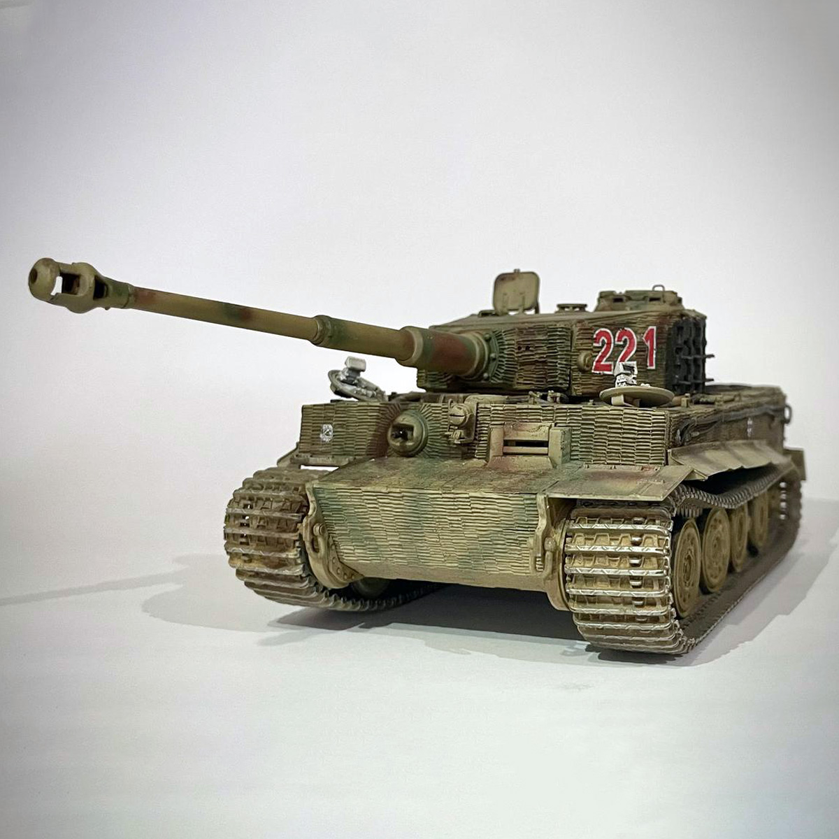 PzKpfw-VI Tiger / Finished scale model for collectors - not-TOYS