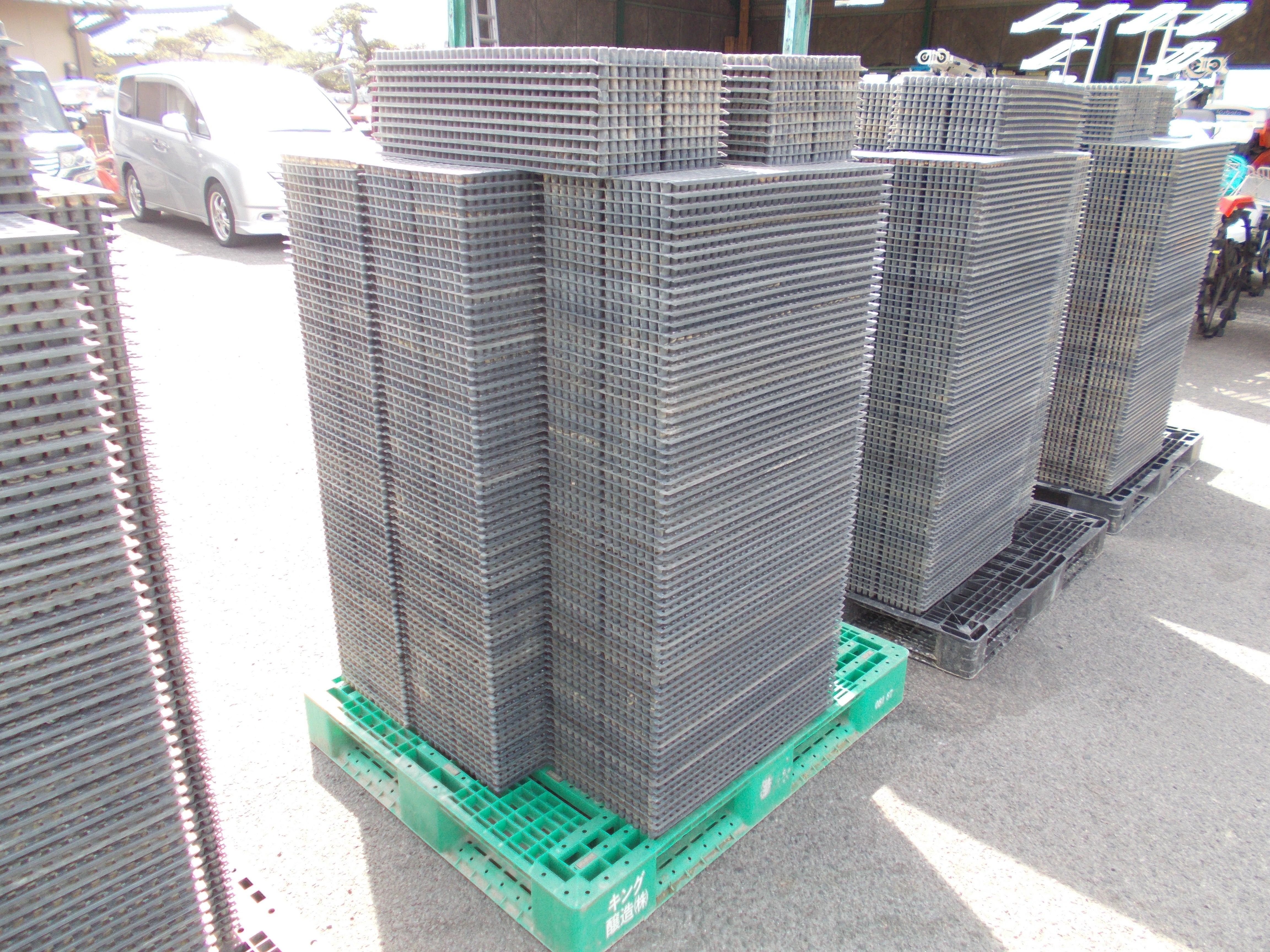 みのる 中古 ポット苗箱 448穴 （単価100円/枚） – 農キング