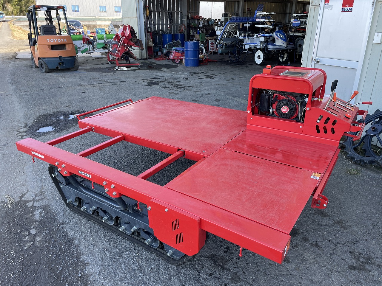 ヤンマー うねまたぎ作業車 NC20S-WT 最大積載1000kg クローラー 運搬