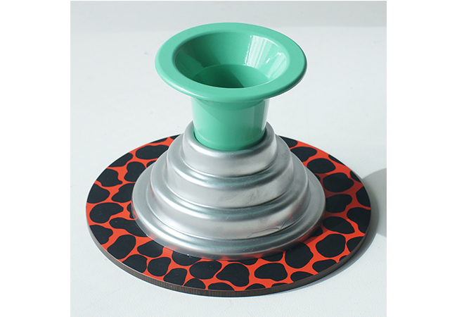 ソットサス、メンフィス、ポストモダン”をテーマに小物から家具まで