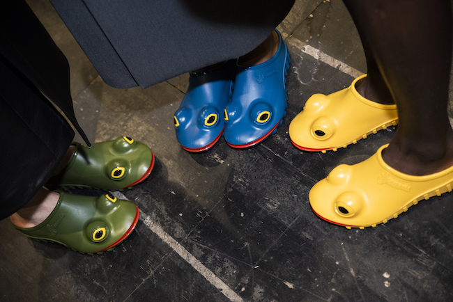 JW Anderson」が、ダイアナ元妃が子どもたちに履かせた“カエル顔