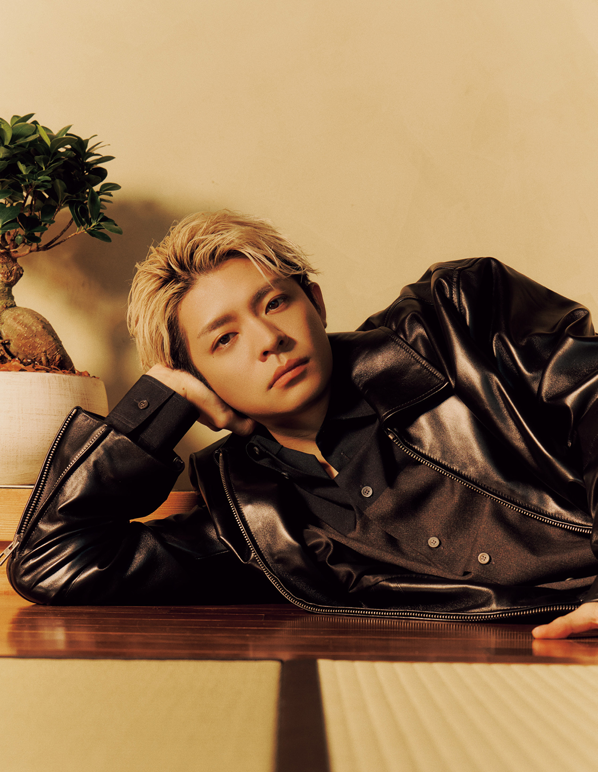 Number_iの岸優太が『ヌメロ・トウキョウ』10月特装版の表紙にソロで初