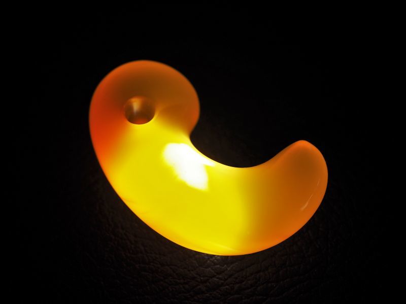 古墳時代風・天然赤瑪瑙製ペア勾玉（国産天然赤瑪瑙）