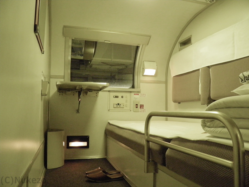24系25形「北斗星」 B寝台ソロの車内を解説 1人用のB個室 | 抜け蔵