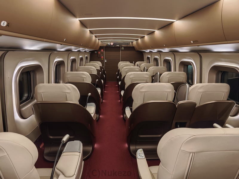 E5系「はやぶさ」グランクラス 車内の様子を紹介 座席・デッキの写真