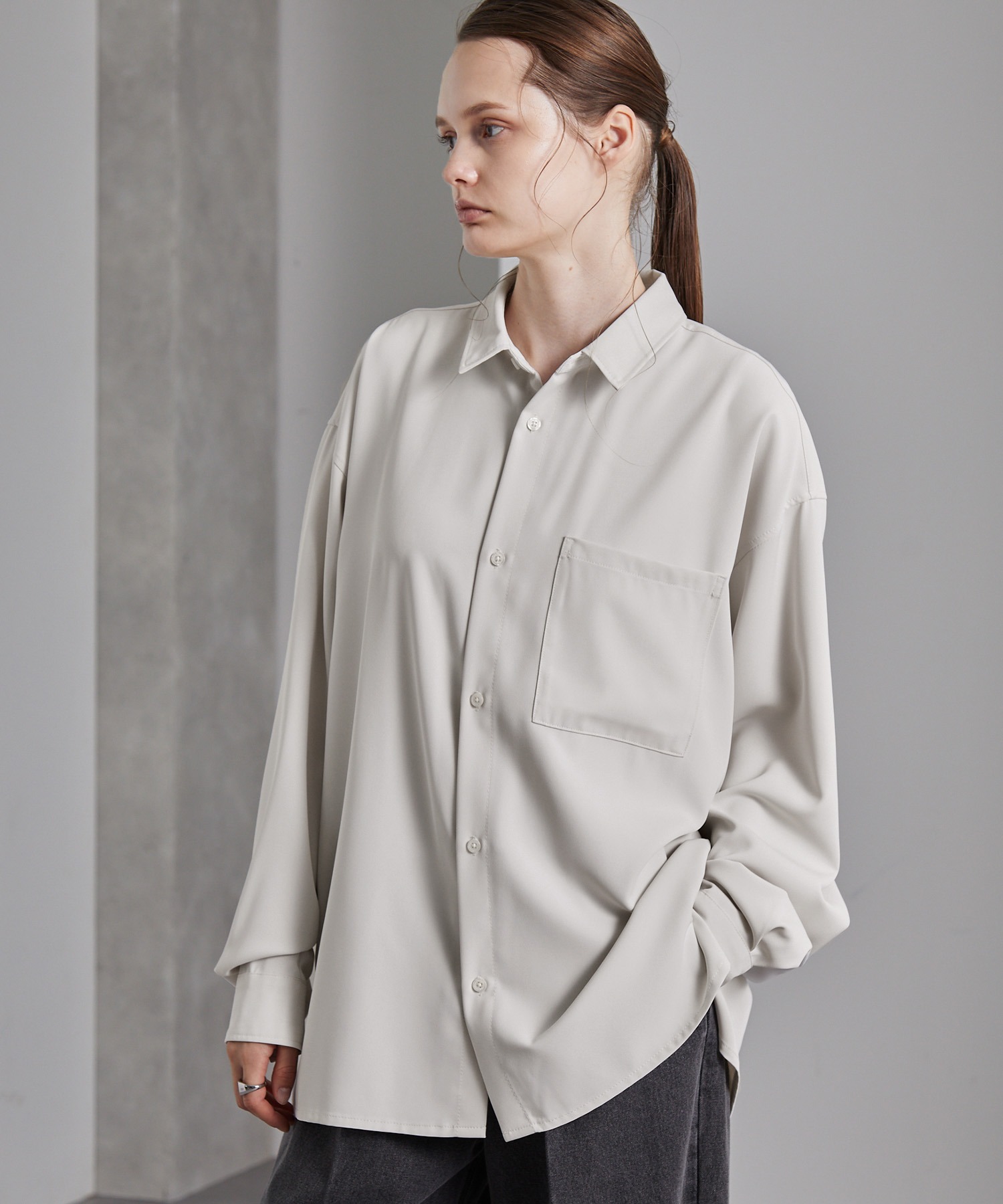 綾トロミ オーバーサイズドレープリラクシングL/Sシャツ MONO-MART