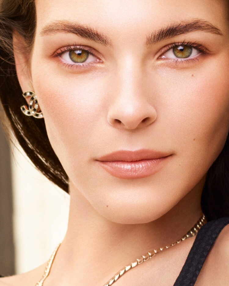 CHANEL レ ベージュ】ぬくもりのある肌、明るい目もと、つややかな唇に