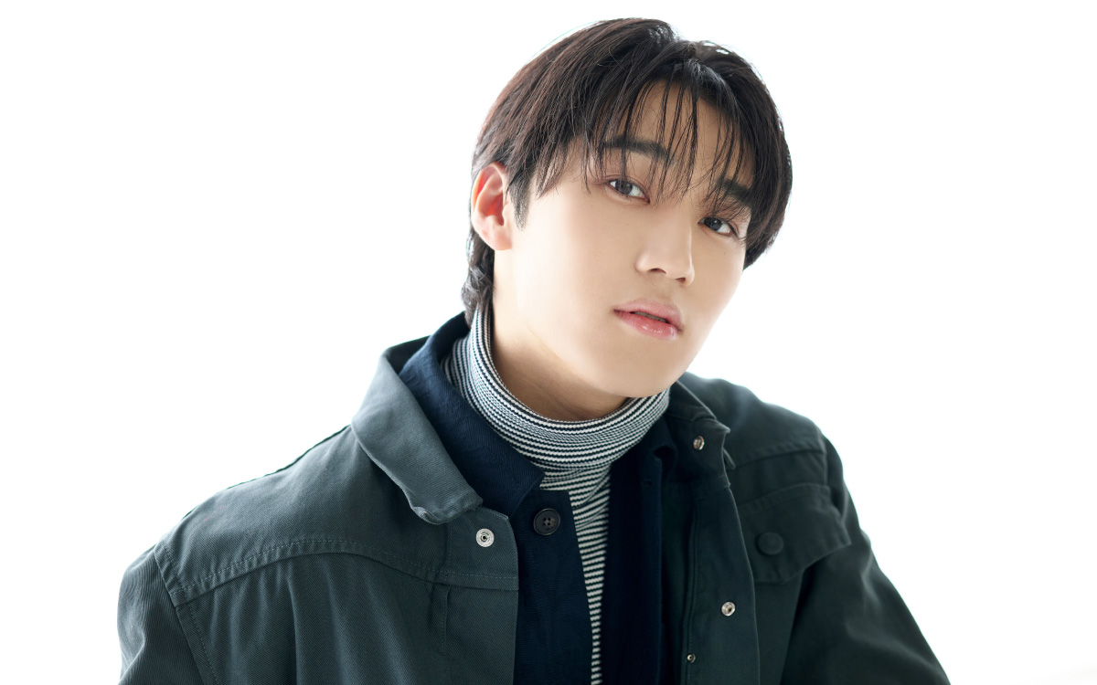 WILD BLUE】ミニ連載完走記念！ 直筆サイン入りチェキ＆手作りうちわを