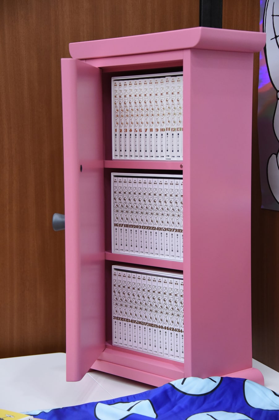 説明会でお披露目された「ドラえもん＆のび太 100年後もまんがを読んで