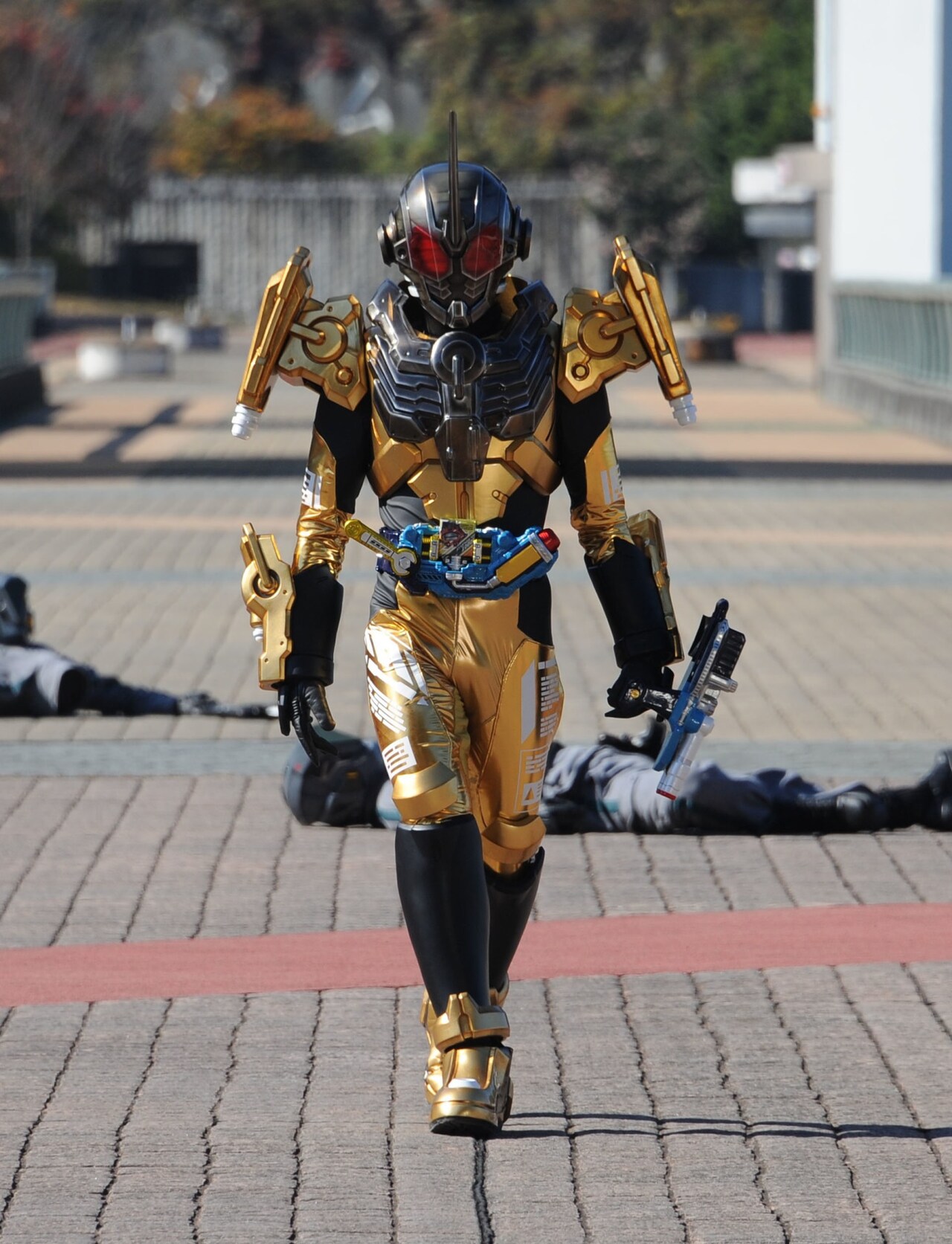 仮面ライダービルド」より、仮面ライダーグリス。(c)2017 石森プロ