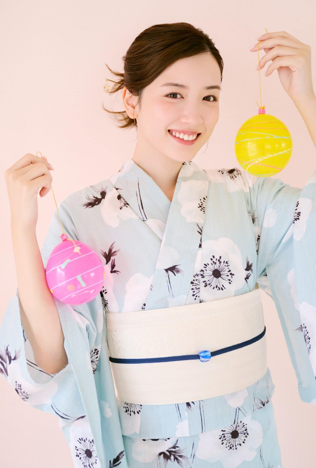 永野芽郁の2026カレンダー12月に発売、テーマは一緒に過ごす春夏秋冬