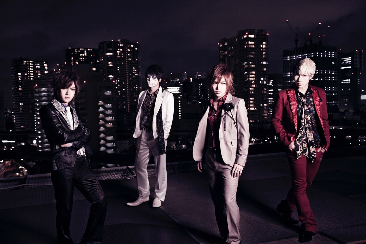 ゴールデンボンバー、PV集はメンバー副音声付き - 音楽ナタリー