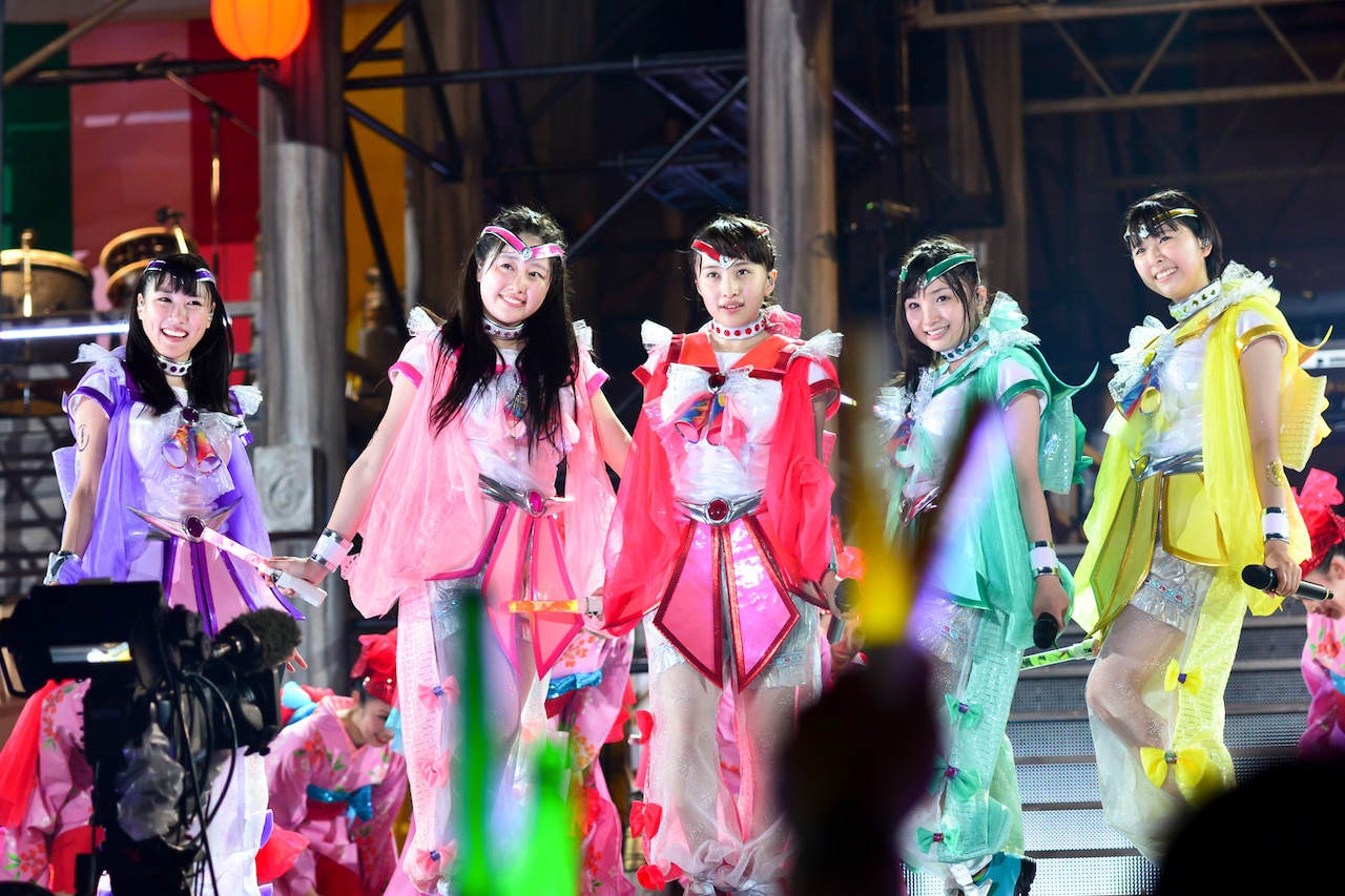 ももクロ、日産で夏の「桃神祭」初日開催 - 音楽ナタリー