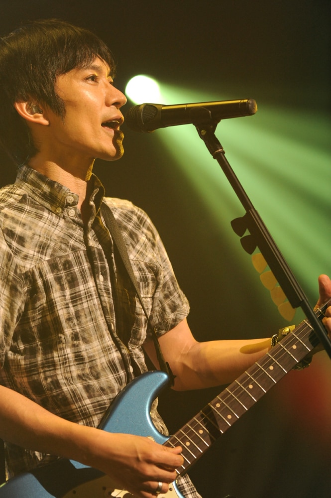 新曲「つぐみ」からご当地ソングまで、スピッツ神奈川公演 - 音楽ナタリー